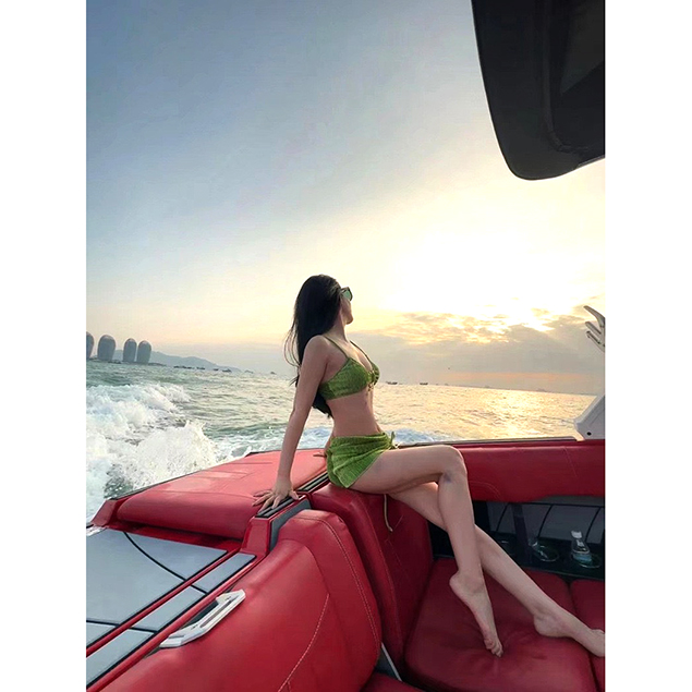 Bikini Green (4) Bikini Green 4